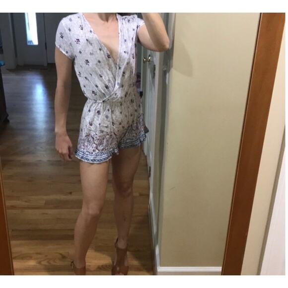 Chloe K Purple Floral Romper V Neck S Small - Picture 3 of 8